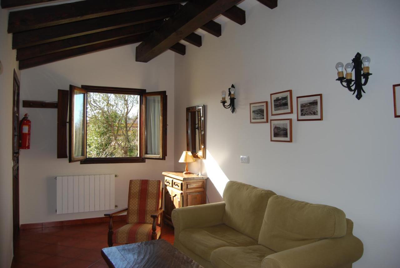 Apartamentos El Perujo Комилас Екстериор снимка