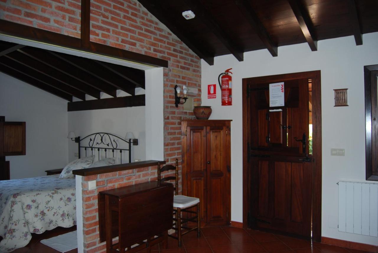 Apartamentos El Perujo Комилас Екстериор снимка